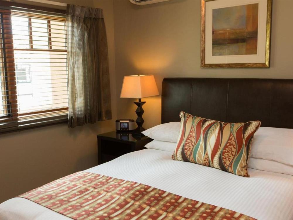 Queen Room interior